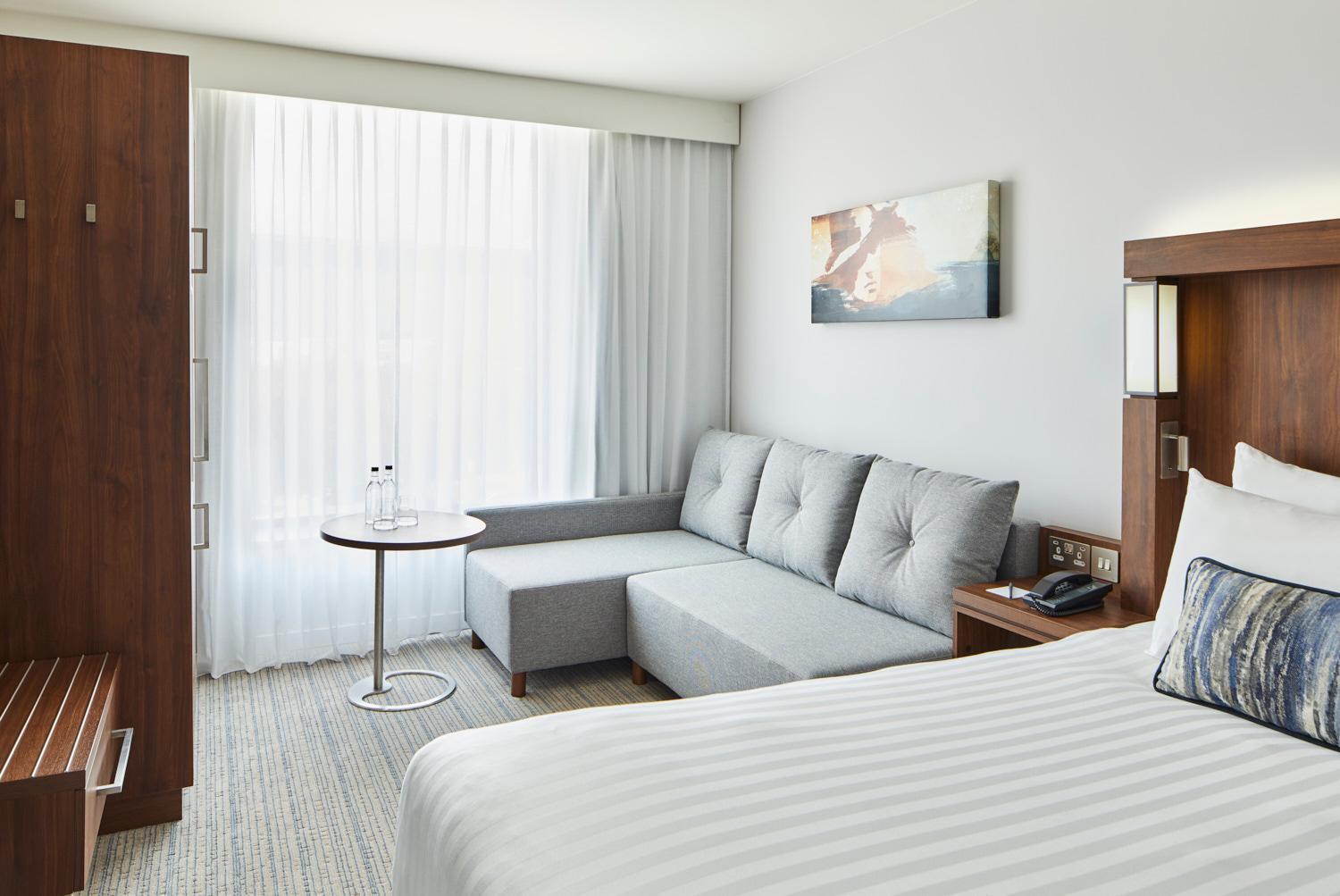 Standard Zimmer mit Kingsize-Bett und Schlafsofa